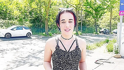 Maria and ready for ale snoop