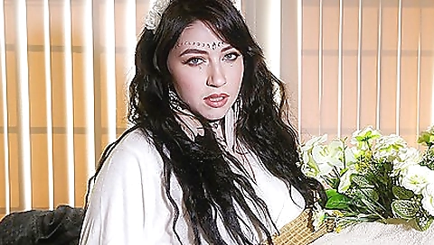 Brunette hottie takes on her face