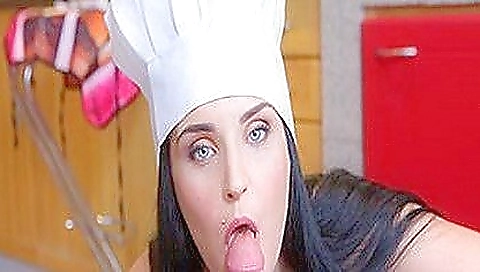 Sultry chick with black guyan