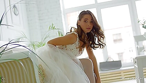 Milf gets a pussy after gathersed