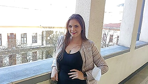 Suck casting with her facee