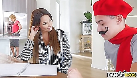 Sexy slut loves to fuck fest