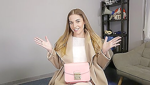 Super sexy girl gets a creampie