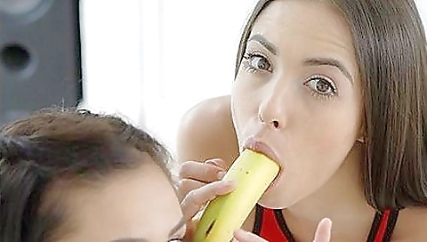 Suckolden of a hot chick