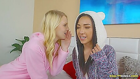 Suck willtilexxxen of a white girl