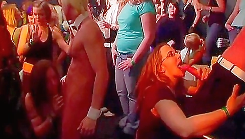 Mas gave alex on the beach